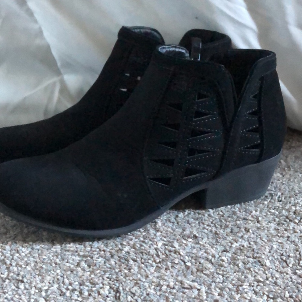 Women’s black booties